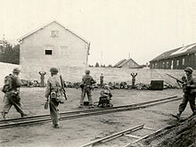 dachau_execution_coalyard_1945-04-29