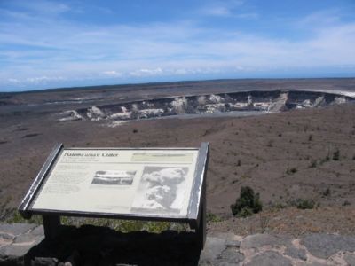 400px-VolcanoesNatlParkCrater