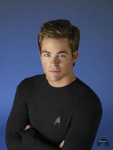 Kirk-chris-pine-as-james-t-kirk-8196485-375-500